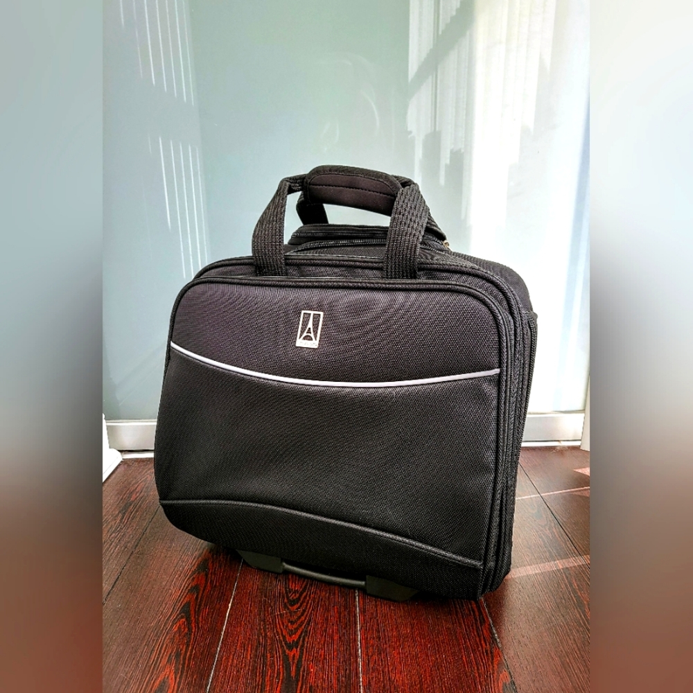 Travelpro Carry-on Luggage Maxlite 5 Carry-On Rolling Tote